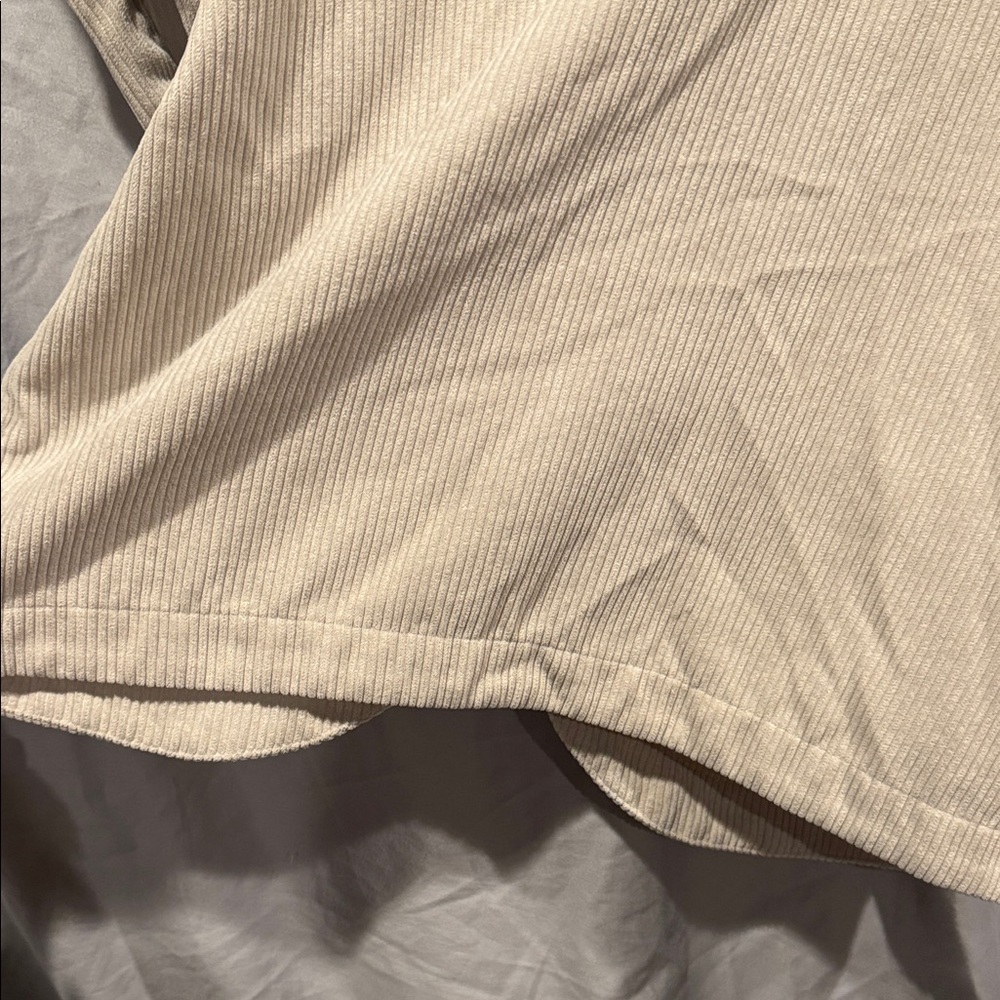 Madewell Cream V-Neck Short Sleeve Tee - Picture 4 of 9